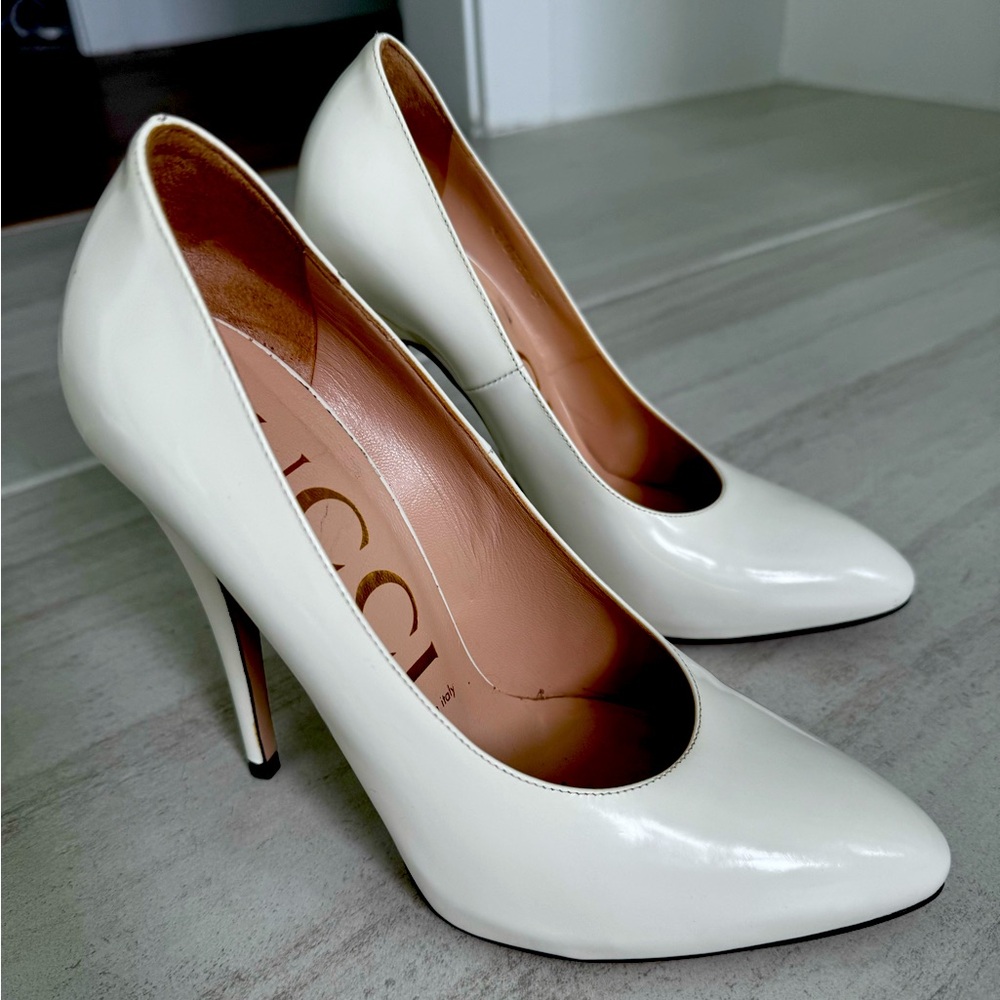 GUCCI leather pumps size 7 (37) - patent neutral color